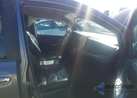 2018 Toyota Sienna Se 8 Passenger z USA, uszkodzony, nr VIN 5TDXZ3DC1JS942275